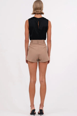 NONCHALANT | Hedda Short - Camel