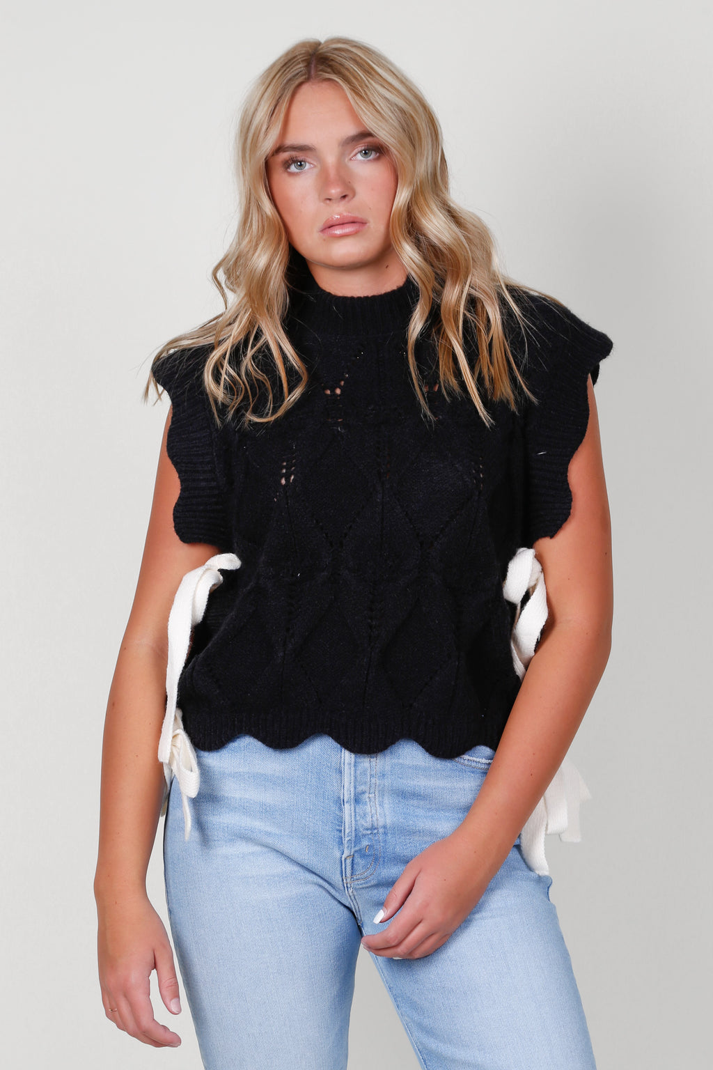 Contrast Cable Knit Sweater Vest - Black